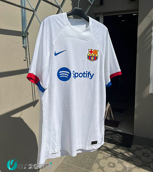 پیراهن رسمی بارسلونا رونمایی شد