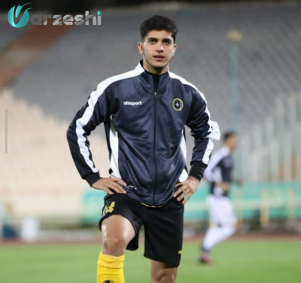 آریا با 181 سانتی متر قد، در حال حاضر پیراهن شماره 14 تیم سپاهان اصفهان را در لیگ برتر به تن می‌کند.