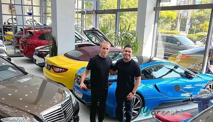 یحیی گل‌محمدی در کنار گران‌ترین خودروی ایران با رنگ آبی
