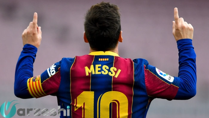 مسی هشتمین توپ طلا را به موزه بارسلونا اهدا کرد